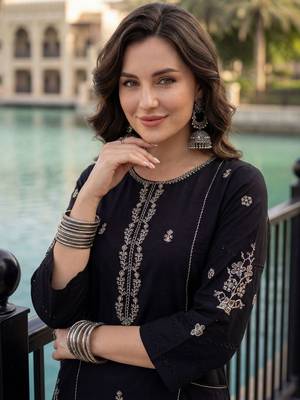 Women Ethnic Motifs Embroidered Regular Thread Work  Cotton Kurta with Trousers 3
