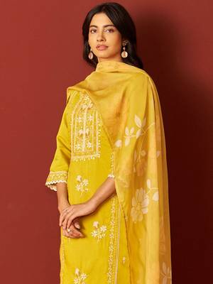 Women Floral Embroidered Kurta with Trousers & Dupatta 1