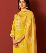 Women Floral Embroidered Kurta with Trousers & Dupatta