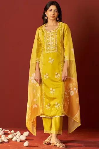 Women Floral Embroidered Kurta with Trousers & Dupatta