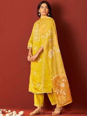 Women Floral Embroidered Kurta with Trousers & Dupatta 5