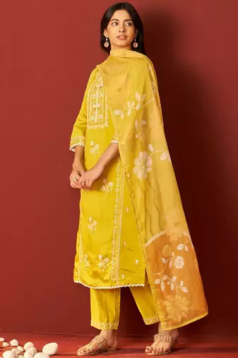 Women Floral Embroidered Kurta with Trousers & Dupatta