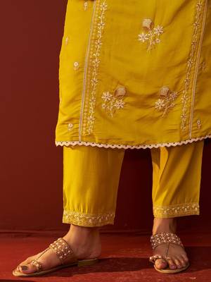 Women Floral Embroidered Kurta with Trousers & Dupatta 6