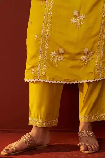 Women Floral Embroidered Kurta with Trousers & Dupatta