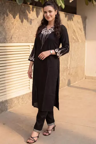 Women Ethnic Motifs Embroidered Regular Thread Work Kurta with Trousers