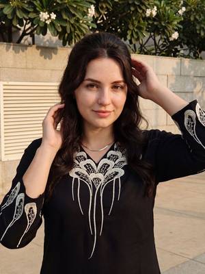 Women Ethnic Motifs Embroidered Regular Thread Work Kurta with Trousers 3