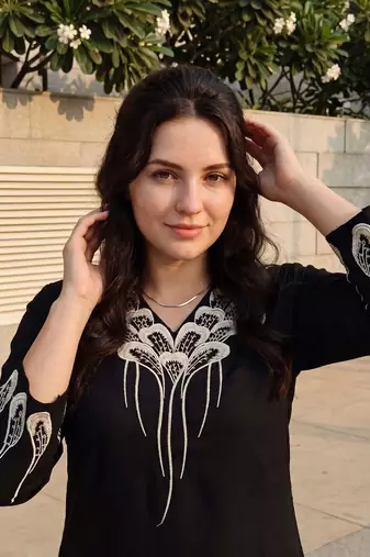 Women Ethnic Motifs Embroidered Regular Thread Work Kurta with Trousers