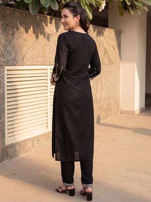Women Ethnic Motifs Embroidered Regular Thread Work Kurta with Trousers 5