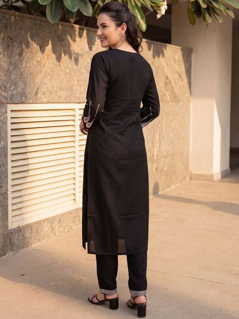 Women Ethnic Motifs Embroidered Regular Thread Work Kurta with Trousers