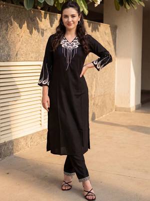 Women Ethnic Motifs Embroidered Regular Thread Work Kurta with Trousers 6