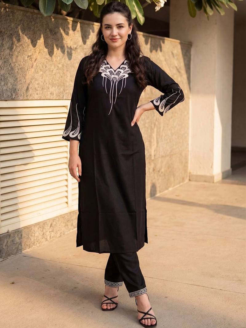 Women Ethnic Motifs Embroidered Regular Thread Work Kurta with Trousers