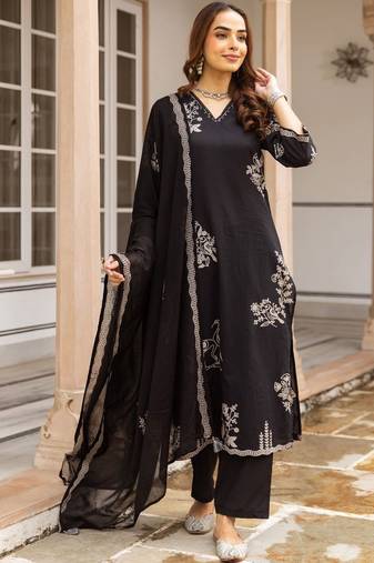 Women Floral Embroidered Thread Work Cotton Kurta with Trousers & With Dupatta