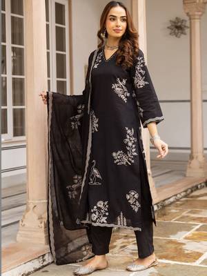 Women Floral Embroidered Regular Thread Work  Cotton Kurta with Trousers & With Dupatta 2