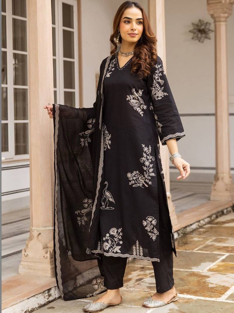 Women Floral Embroidered Regular Thread Work  Cotton Kurta with Trousers & With Dupatta