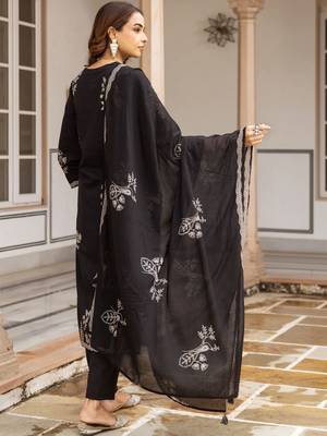 Women Floral Embroidered Regular Thread Work  Cotton Kurta with Trousers & With Dupatta 6