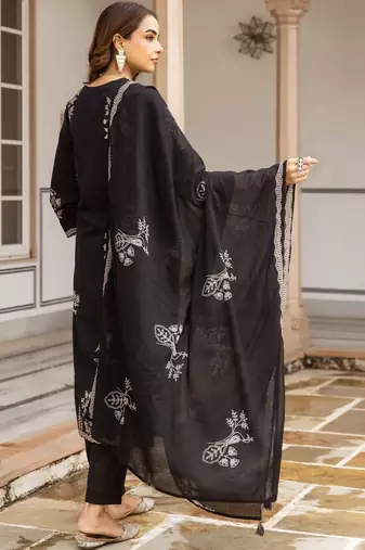 Women Floral Embroidered Regular Thread Work  Cotton Kurta with Trousers & With Dupatta