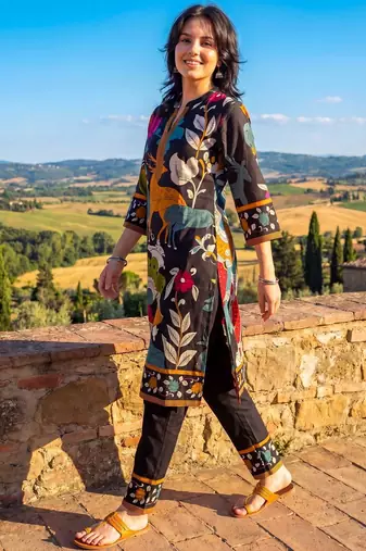 Women Ethnic Motifs Printed Regular  Cotton Kurta with Trousers