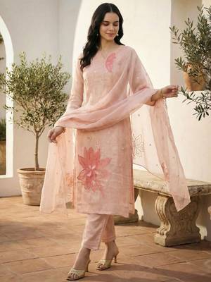 Women Floral Embroidered Regular Thread Work Kurta with Trousers & With Dupatta 1
