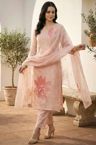 Women Floral Embroidered Regular Thread Work Kurta with Trousers & With Dupatta