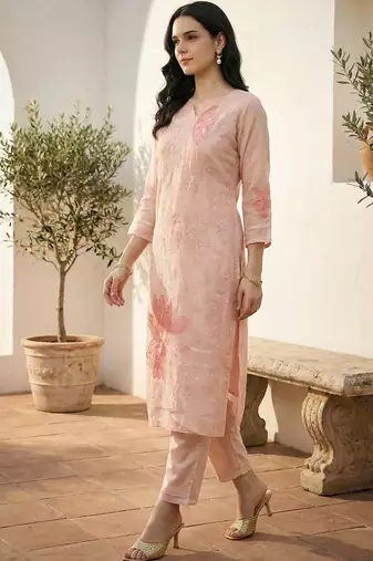Women Floral Embroidered Regular Thread Work Kurta with Trousers & With Dupatta