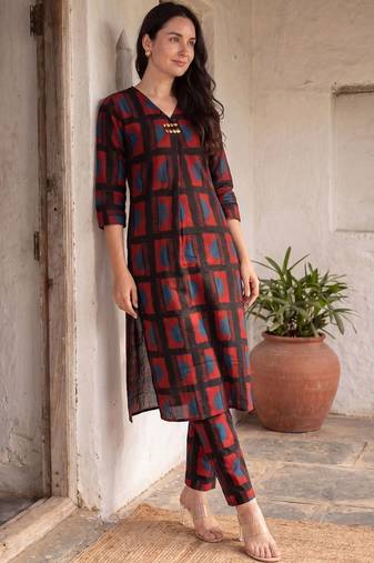 Women Printed Regular Kurta with Trousers