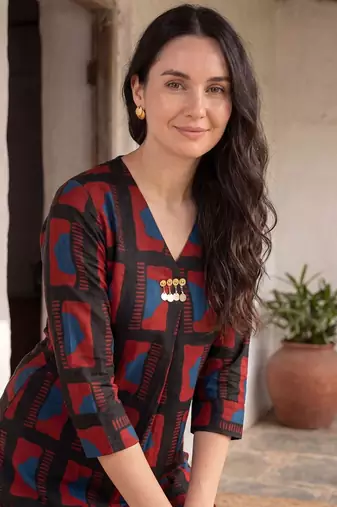 Women Printed Regular Kurta with Trousers