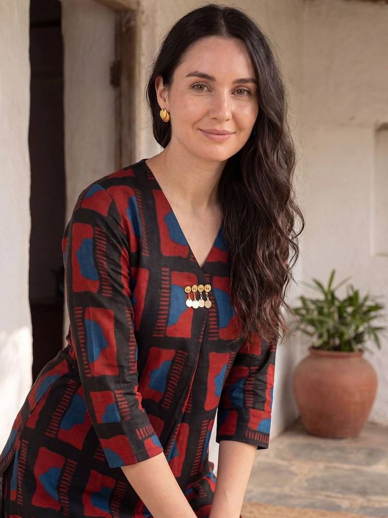 Women Printed Regular Kurta with Trousers