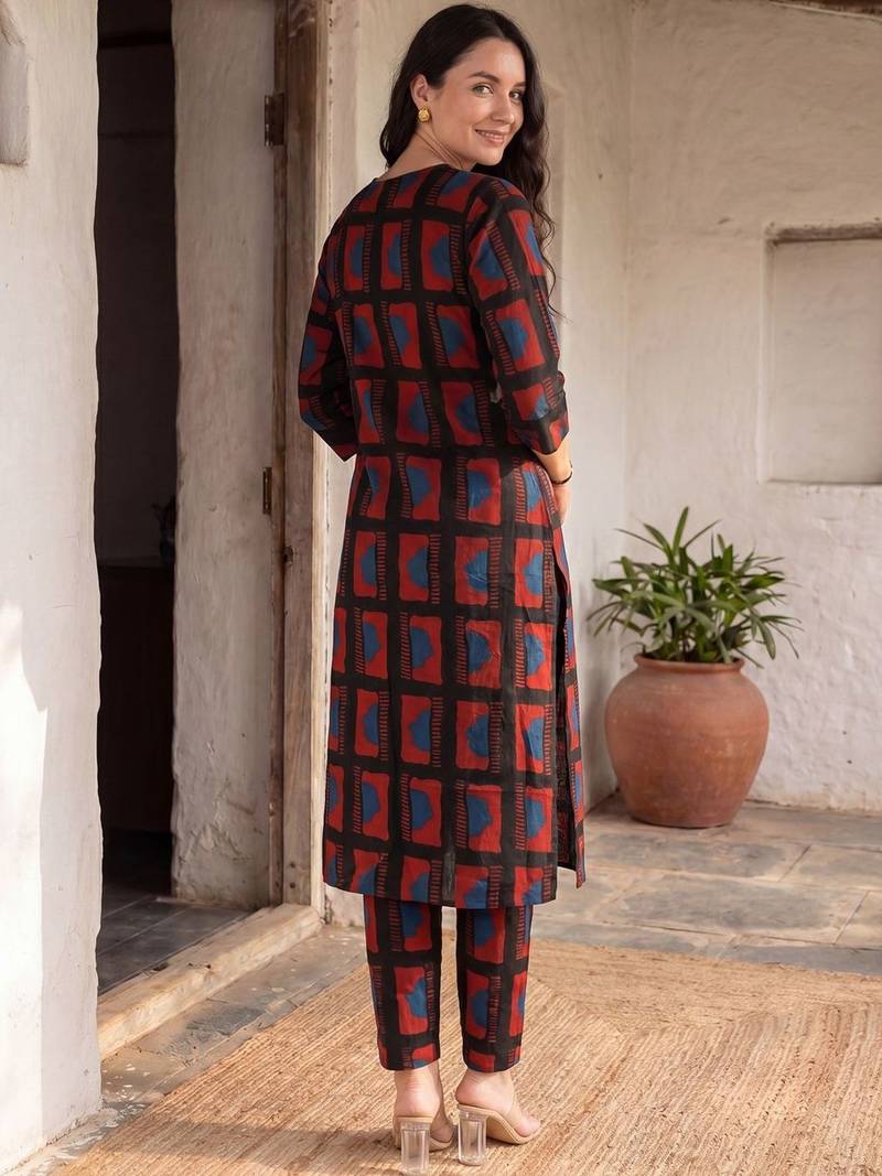 Women Printed Regular Kurta with Trousers