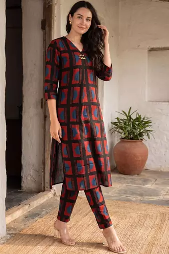 Women Printed Regular Kurta with Trousers