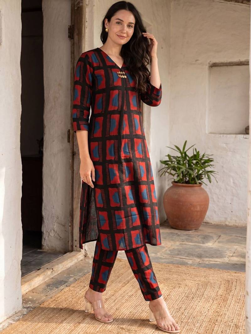 Women Printed Regular Kurta with Trousers