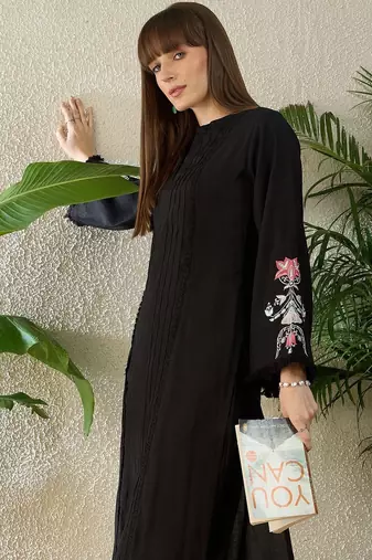Women Floral Embroidered Regular Thread Work Kurta with Trousers