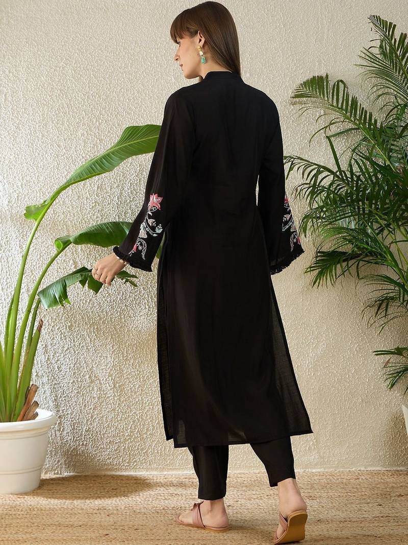 Women Floral Embroidered Regular Thread Work Kurta with Trousers