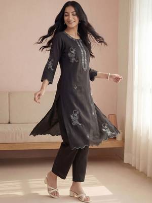 Women Ethnic Motifs Embroidered Regular Thread Work Kurta with Trousers 1