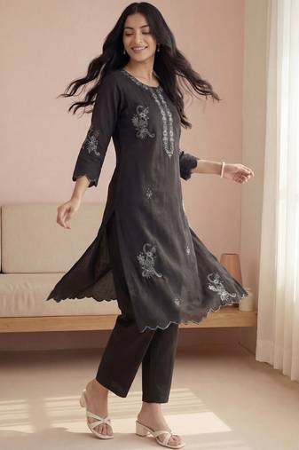 Women Ethnic Motifs Embroidered Regular Thread Work Kurta with Trousers