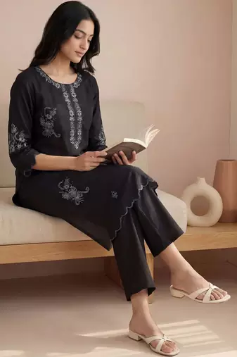 Women Ethnic Motifs Embroidered Regular Thread Work Kurta with Trousers