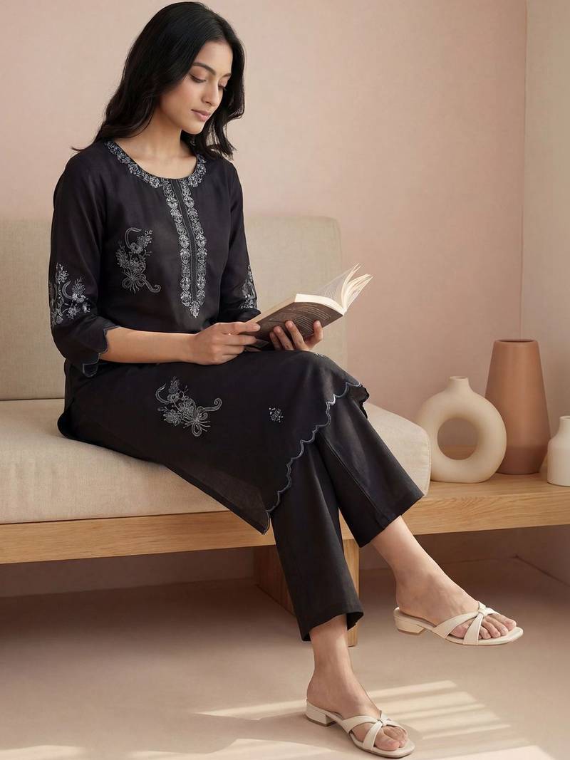 Women Ethnic Motifs Embroidered Regular Thread Work Kurta with Trousers