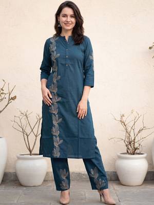 Women Floral Printed Regular  Cotton Kurta with Trousers 1