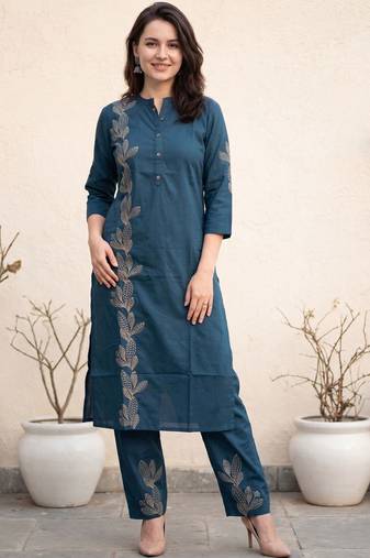 Women Floral Printed Regular  Cotton Kurta with Trousers