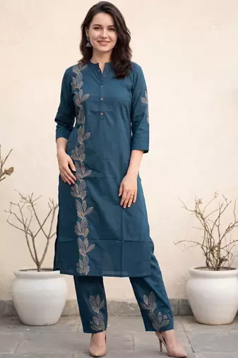 Women Floral Printed Regular  Cotton Kurta with Trousers