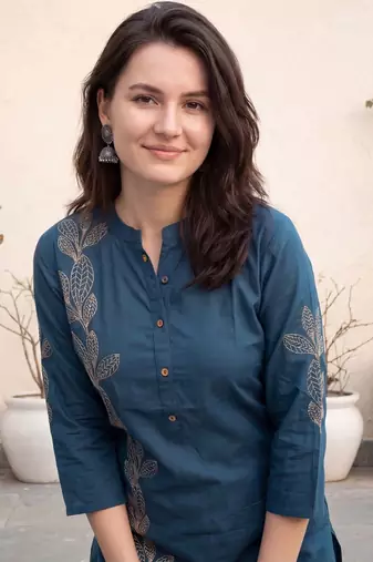 Women Floral Printed Regular  Cotton Kurta with Trousers
