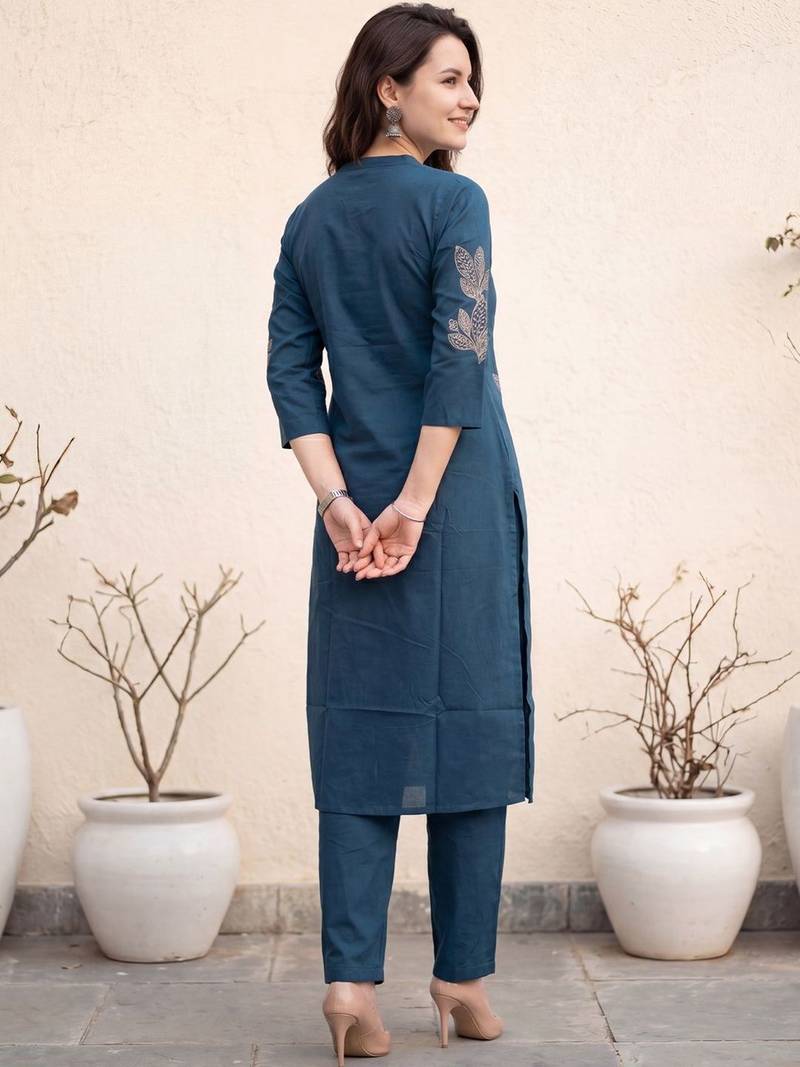 Women Floral Printed Regular  Cotton Kurta with Trousers