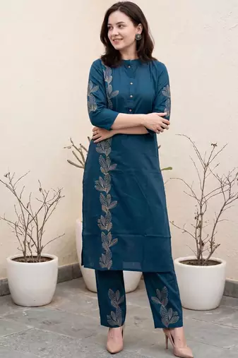 Women Floral Printed Regular  Cotton Kurta with Trousers