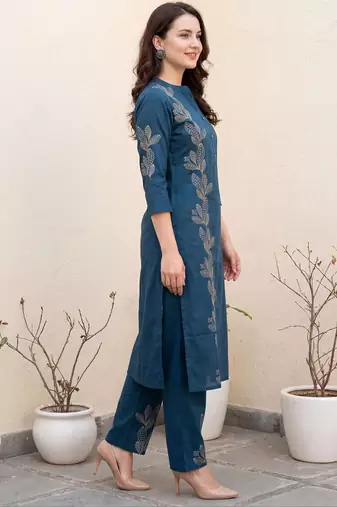 Women Floral Printed Regular  Cotton Kurta with Trousers