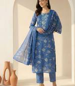 Women Floral Printed Regular Thread Work Kurta with Trousers & With Dupatta