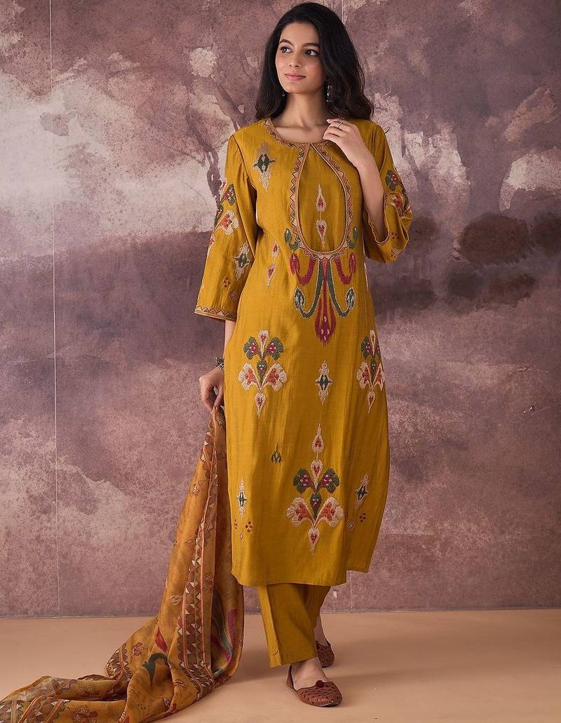 Ethnic Motifs Printed Straight Thread Work Kurta With Trousers & Dupatta