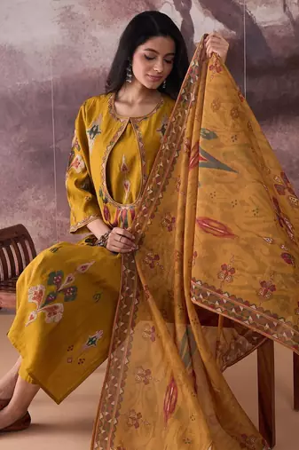 Ethnic Motifs Printed Straight Thread Work Kurta With Trousers & Dupatta