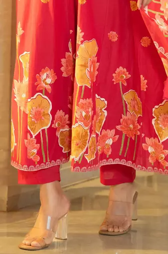 Women Floral Printed Cotton Kurta with Pyjama & Dupatta