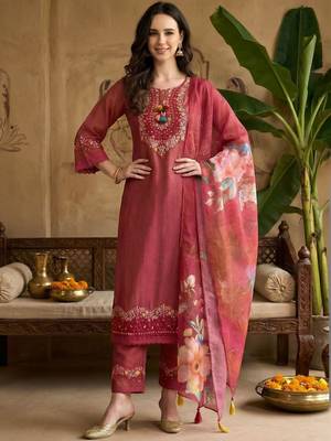 Women Floral Embroidered Regular Thread Work Kurta with Trousers & With Dupatta 3