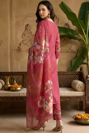 Women Floral Embroidered Regular Thread Work Kurta with Trousers & With Dupatta