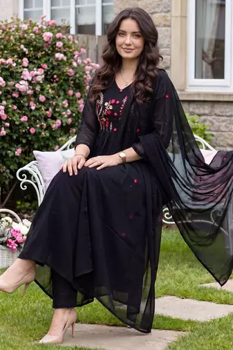 Women Floral Embroidered Empire Thread Work Pure Cotton Kurta with Trousers & With Dupatta